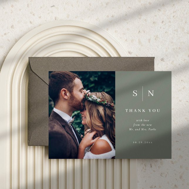 Postal Moda mínima | Sage Green Photo Gracias (This wedding thank you card in trendy sage green features your photo plus lots of room for a message)