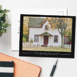 Postal Moda Nueva dirección en casa Personalizado foto de<br><div class="desc">Personalizar tu cambio de postales de dirección con una foto personalizado de tu nuevo hogar. Nuestra familia se ha mudado a una casa nueva. Simple,  minimalista invitación en movimiento en negro con tipografía blanca para mandar a tus amigos y familia.</div>
