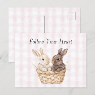 Postal Moda Pink Plaid Stripes Bunnies en una canasta Pas