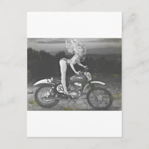 POSTAL MODELO ARDIENTE Y SCRAMBLER VINTAGE.