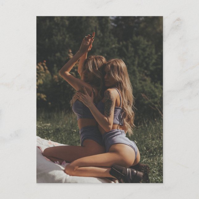 Postal Modelo de glamour al aire libre con fotografía de  (Anverso)