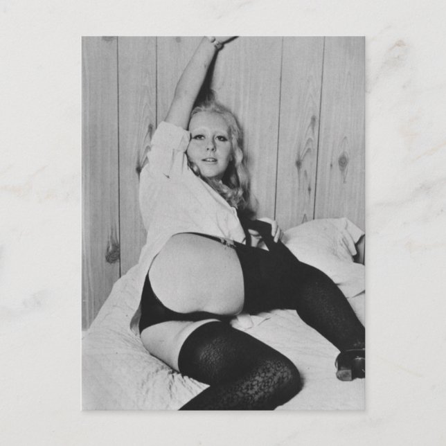 Postal Modelo Risque de lencería vintage (Anverso)