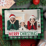 Postal Moderna familia navideña foto Green Plaid<br><div class="desc">Moderna familia navideña foto tarjeta feriado verde y roja - Rústica placa verde</div>