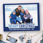 Postal Moderna foto de la familia navideña Merry azul<br><div class="desc">Moderna familia navideña foto tarjeta postal azul festividad</div>