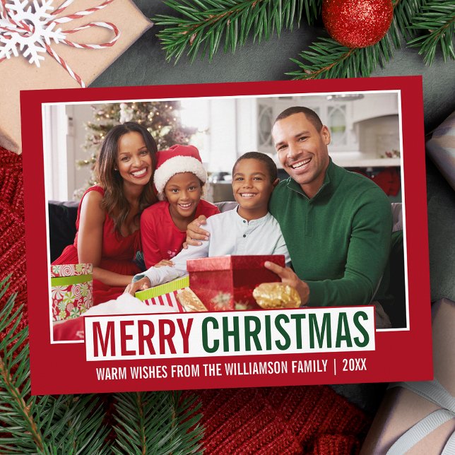 Postal Moderna foto de la familia navideña merry roja (Customize to change your personalized text size or text style.)