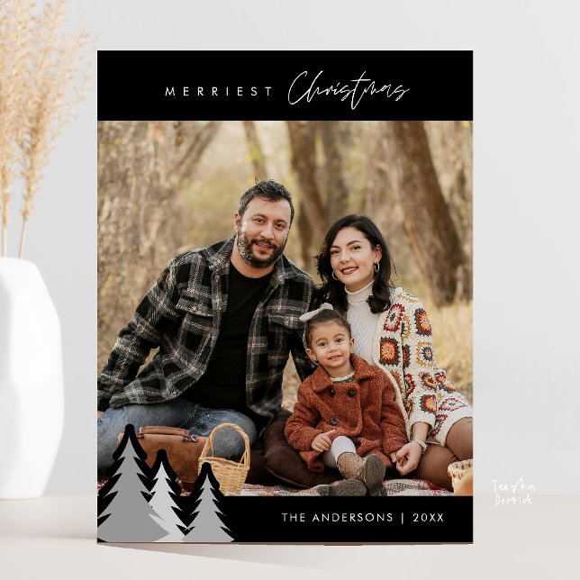 Postal Moderna foto familiar de Navidad al aire libre (Modern Outdoor, Merriest Christmas Family Photo Postcard in black and white)