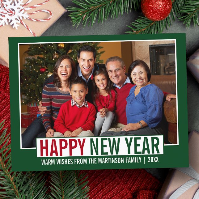 Postal Moderna foto verde de la familia de Año Nuevo Feli (Customize to change your personalized text size or text style.)