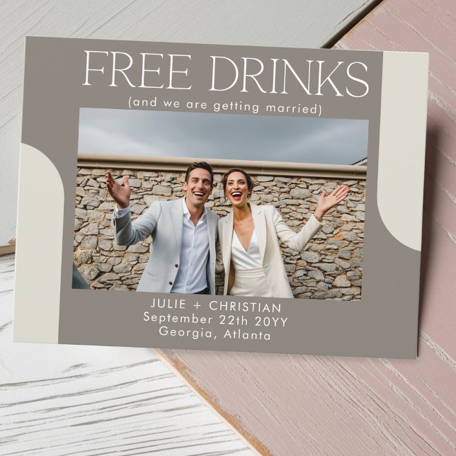 Postal Moderna y divertida Boda de bebidas gratis Ahorra  (Subido por el creador)