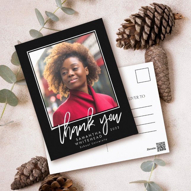 Postal Moderno Graduación 2022 Foto Black Gracias (Graduation thank you with chalk hand lettering modern minimalistic photo postcard.)