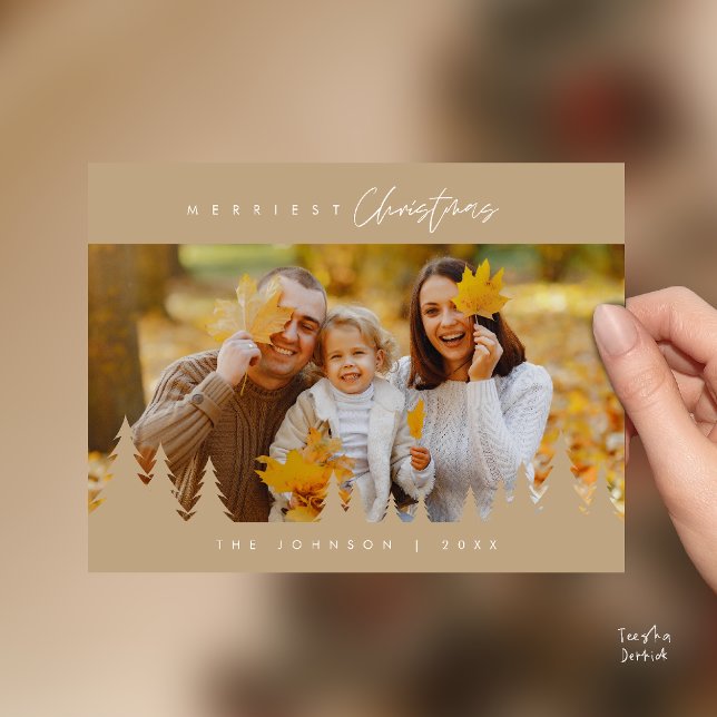 Postal Moderno Minimalista, Navidades Más Alegres Foto Fa (Modern Minimalist, Merriest Christmas Family Photo Postcard, outdoor forest themed)