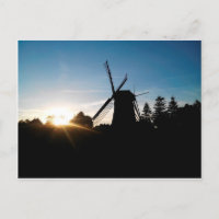 Molino de viento al amanecer