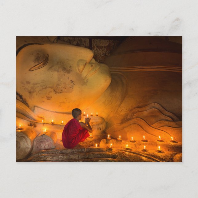 Postal Monje Rezando Por Un Buda (Anverso)