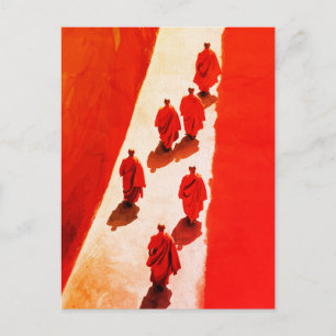 Postal Monjes Caminando Ropa Roja Viaje Espiritual