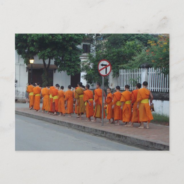 Postal Monjes reuniendo lazos en Luang Prabang, Laos (Anverso)