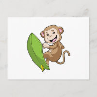 Mono como surfista con tabla de surf