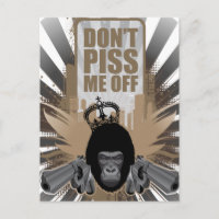 Mono enojado con pistola