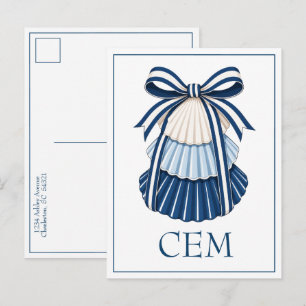 Postal Monograma de conchas marinas y cintas azules y bla