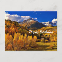 Montaña de cumpleaños de árboles amarillos bonitos