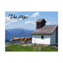 Montaña de los Alpes con vacas alpinas