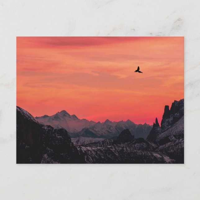 Postal Montañas Atardecer Naranja Pájaro en el Cielo (Anverso)