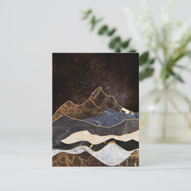 Postal Montañas de mármol abstractas bajo cielo estrellad (Anverso de pie)