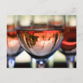 Postal Monte Hood en un vaso de vino