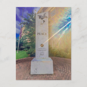 Postal Monumento a la Paz con Paloma y Bandera Americana