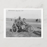 Motocicleta militar con sidecar y arma de máquina