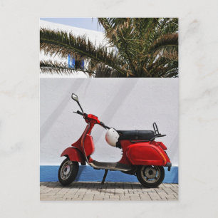 Postal Motocicleta roja por pared, isla Stromboli,