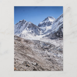 Postal Mt Everest y campamento base en la montaña nevada
