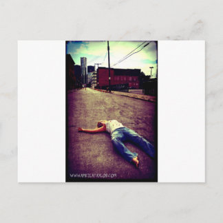 Postal Muerto en la ciudad en abril por A Taylor