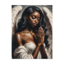 Mujer ángel afroamericana rezando