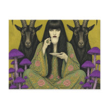 Mujer Bebe Té Con Dos Cabras Negras