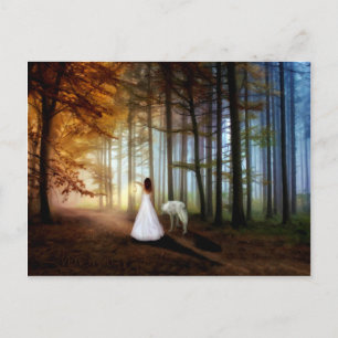 Postal Mujer caminando con un lobo