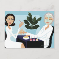 Mujer con manicura y facial en el spa