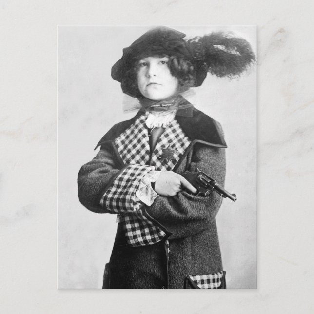 Postal Mujer con Pistol, 1910 (Anverso)