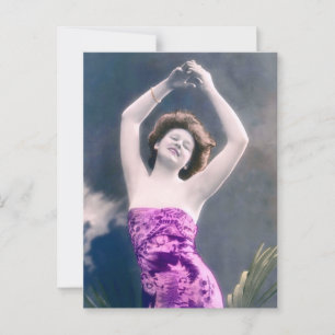 Postal mujer con sarong morado, brazos levantados como ba