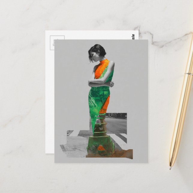 Postal Mujer con un vestido verde collage de moda (Anverso/Reverso In Situ)
