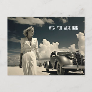 Postal Mujer de blanco caminando por la playa en Miami