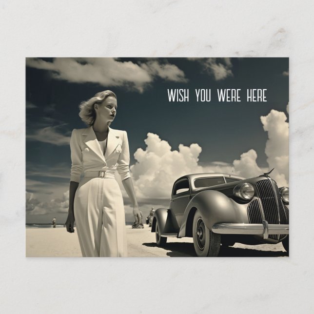 Postal Mujer de blanco caminando por la playa en Miami (Anverso)