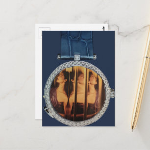 Postal Mujer de collage surrealista en un reloj azul