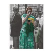 Mujer de los años 50 con cámara de video