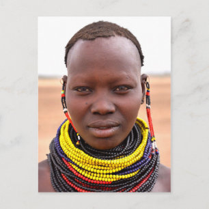 Postal Mujer de Nyangatom con collares de abalorios