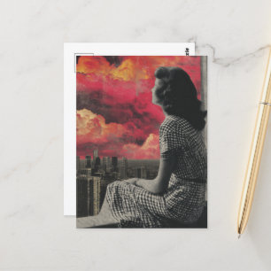 Postal Mujer en blanco y negro en la cima de la ciudad