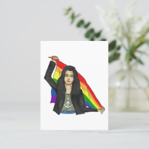 Postal Mujer en camiseta de paz con bandera arcoiris LGBT