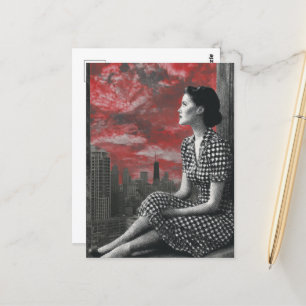 Postal Mujer en la cima de la ciudad