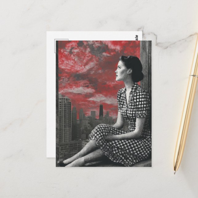 Postal Mujer en la cima de la ciudad (Anverso/Reverso In Situ)