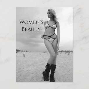 Postal Mujer en ropa interior de color claro y botes de c