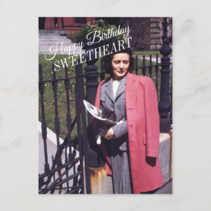 Postal Mujer fuera de la moda de mediados del siglo