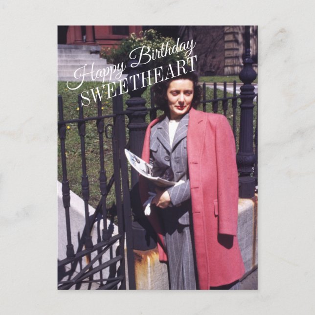 Postal Mujer fuera de la moda de mediados del siglo (Anverso)